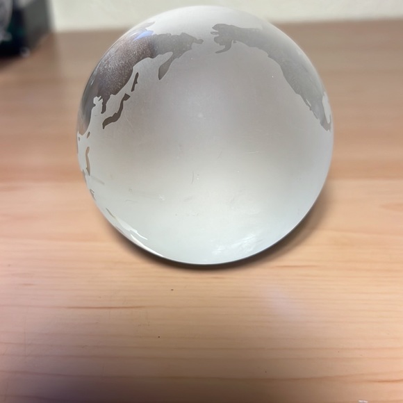 Vintage Hallmark Glass Globe "Take On The World" Paperweight - Picture 4 of 7
